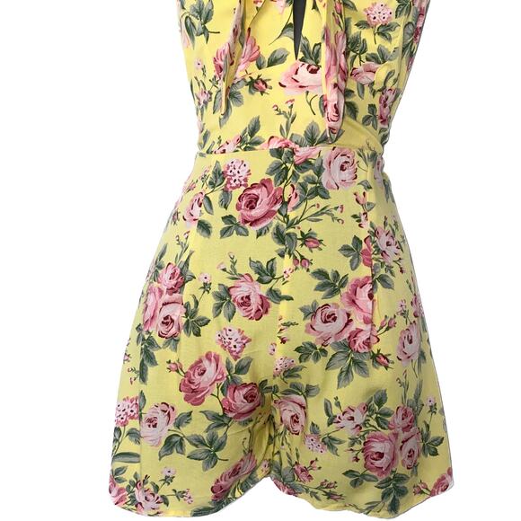 New Small Yellow Tie Front‎ Floral Romper Adjustable Shorts Keyhole Sleeveless - Picture 4 of 4